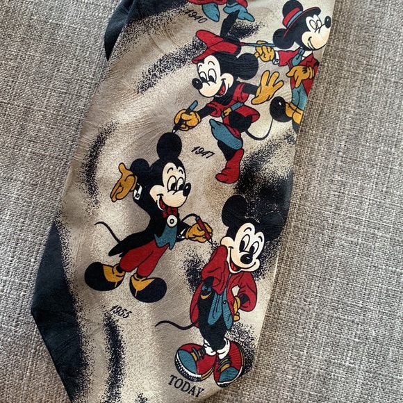 Disney Mickey Mouse Through the Years Silk tie - Picture 4 of 7